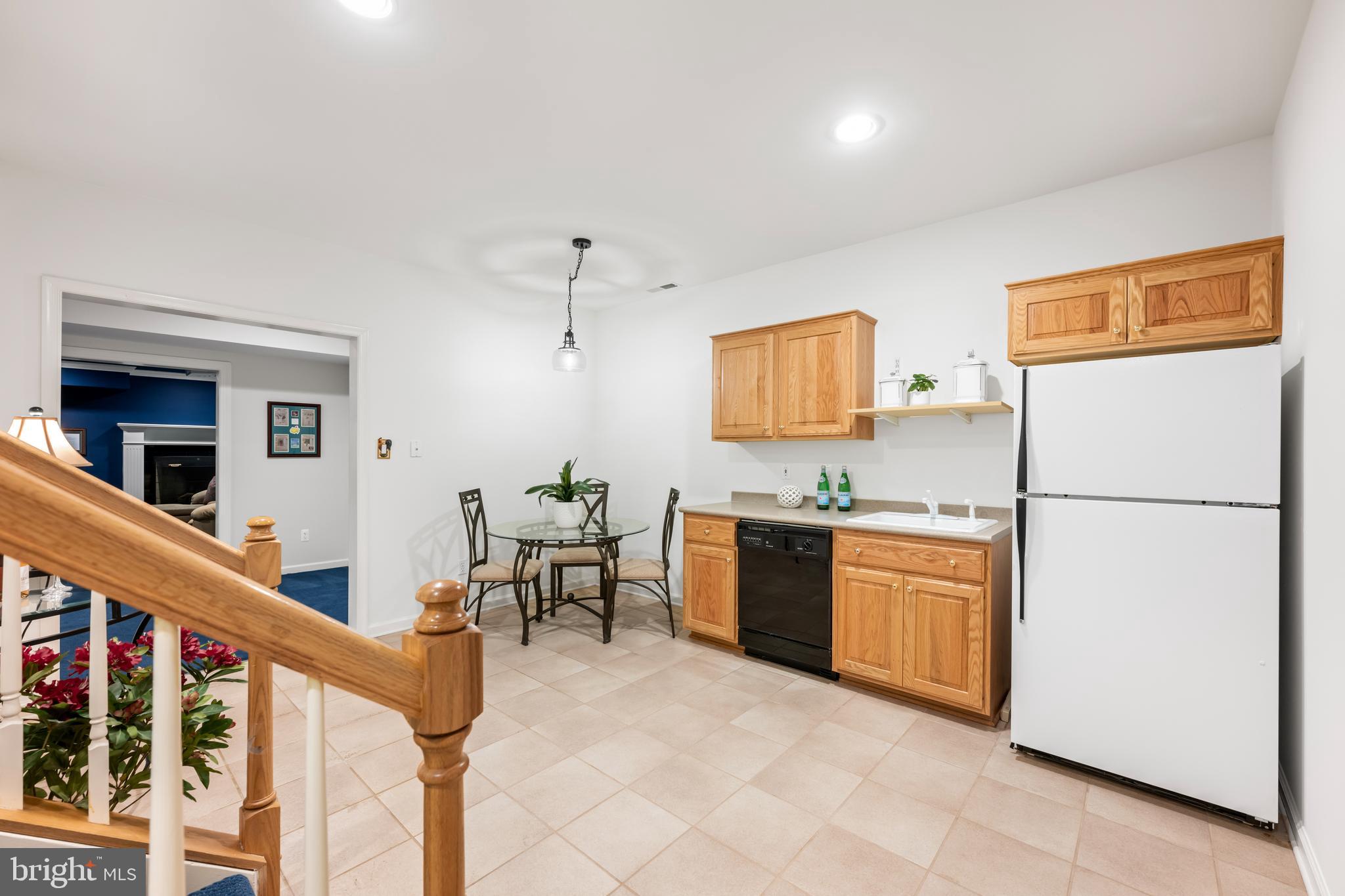 2089 HUNTERS CREST WAY