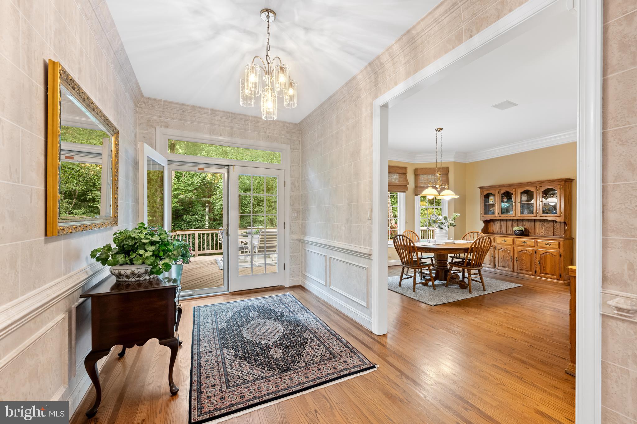 2089 HUNTERS CREST WAY