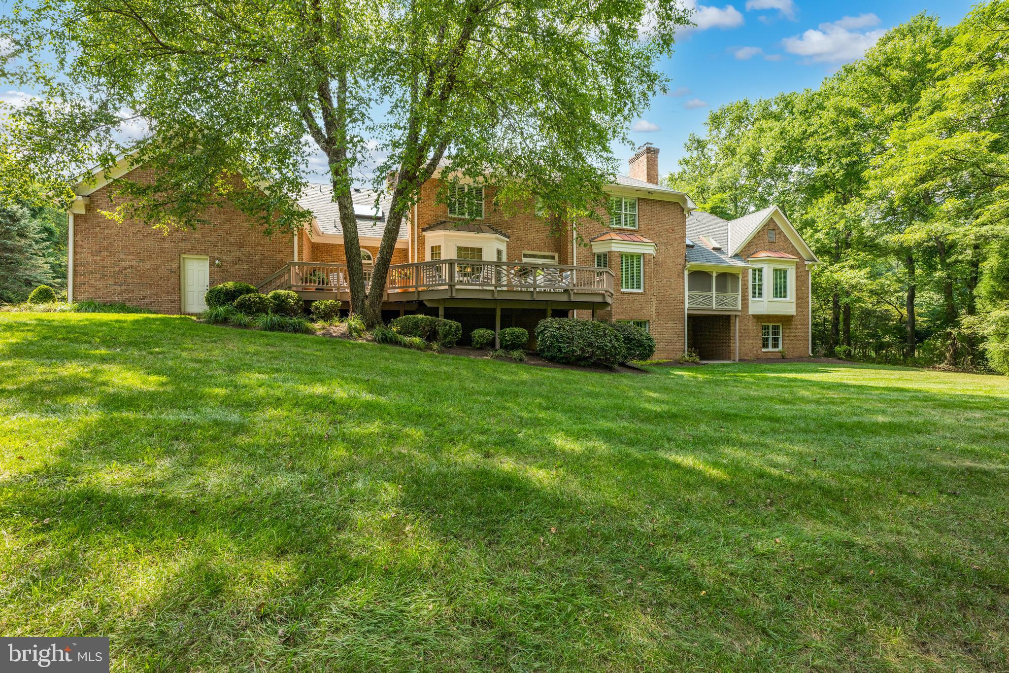 2089 HUNTERS CREST WAY