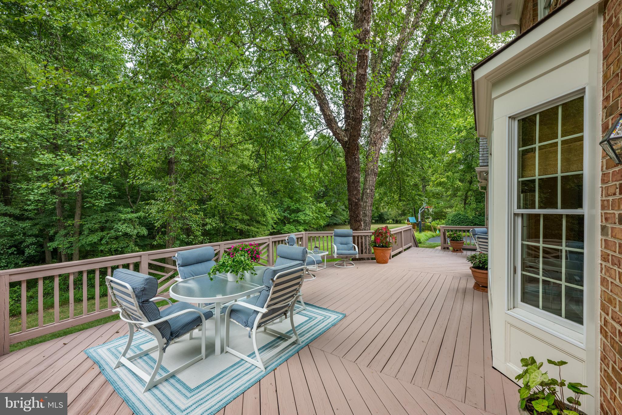 2089 HUNTERS CREST WAY