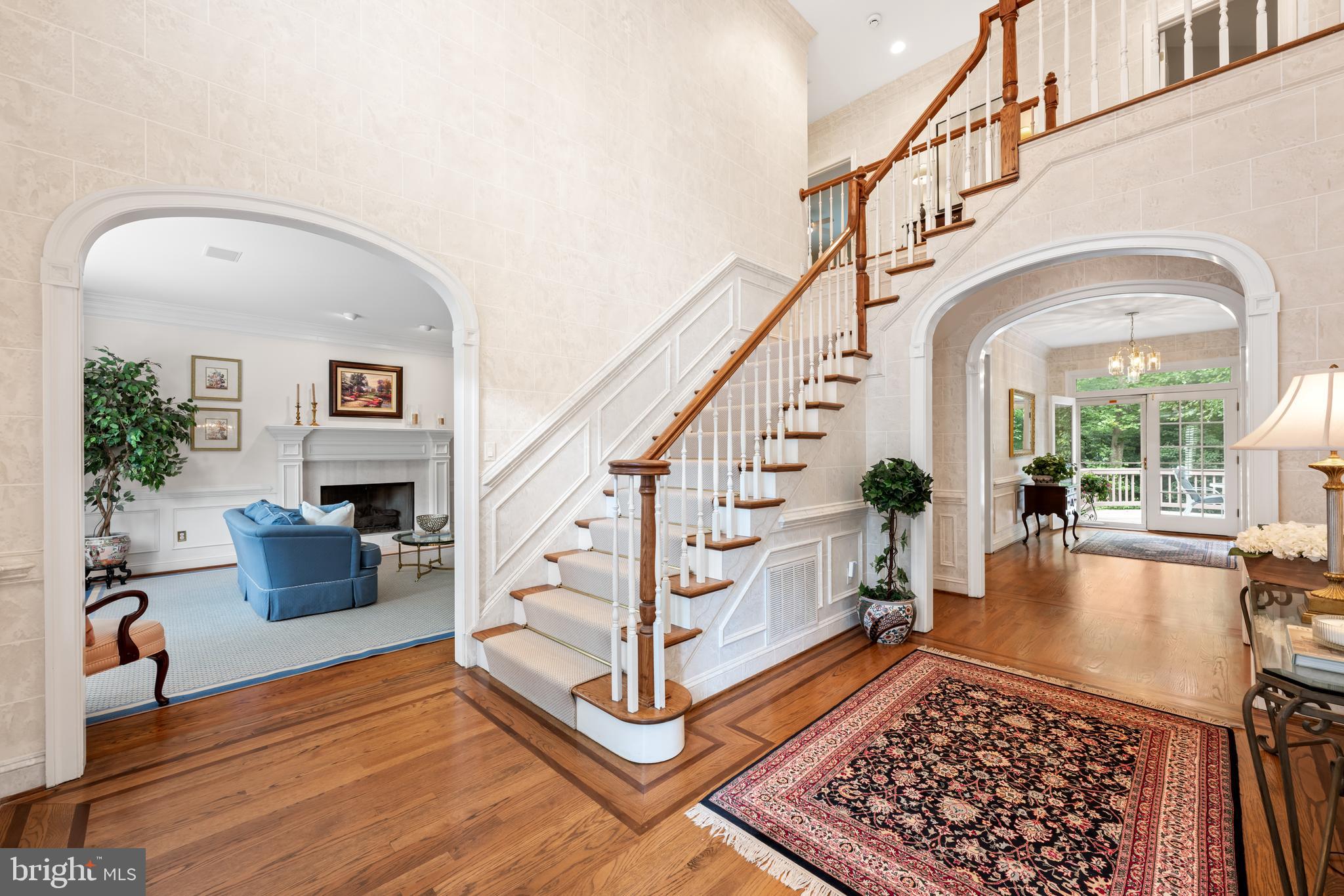 2089 HUNTERS CREST WAY