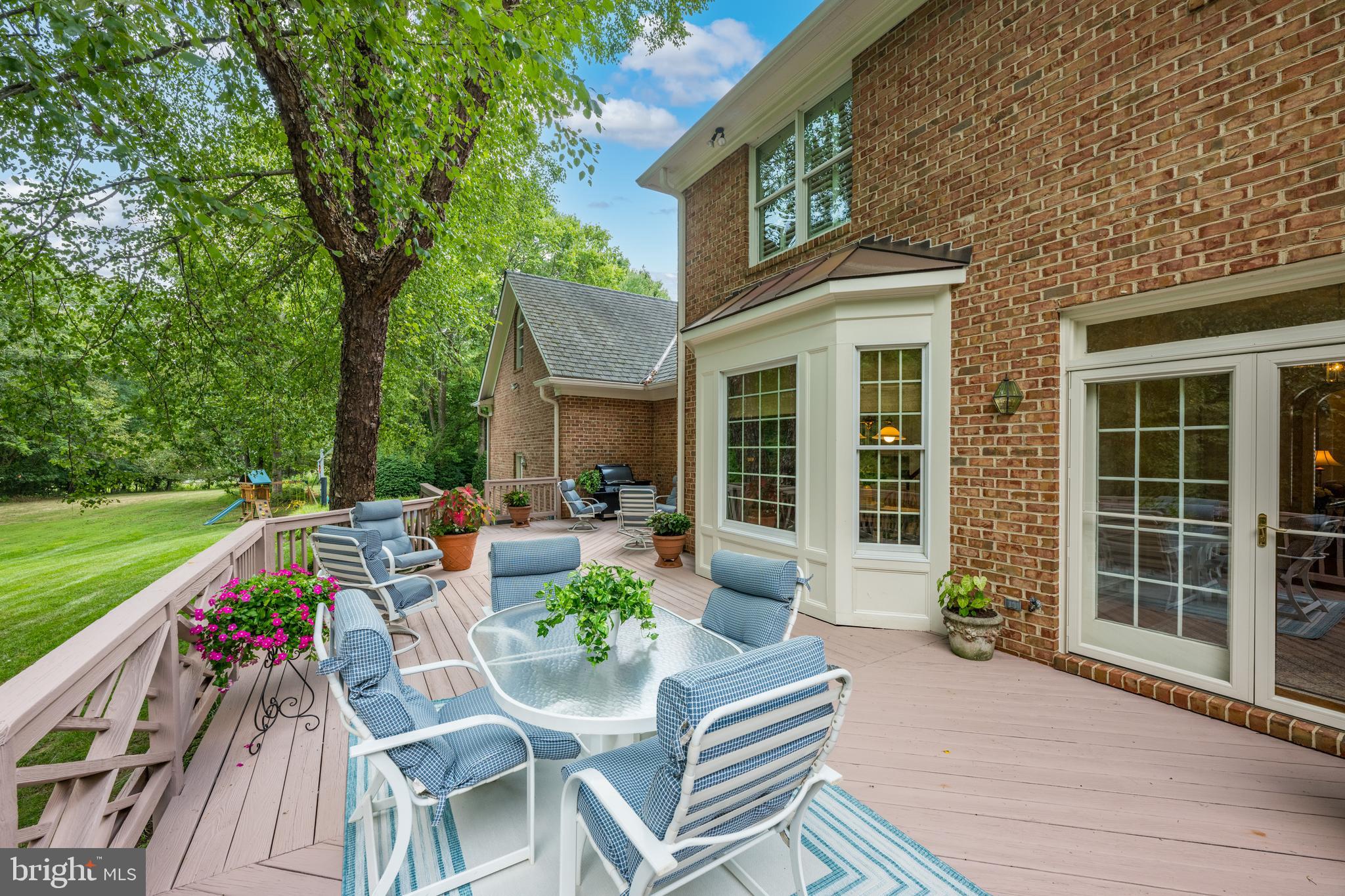 2089 HUNTERS CREST WAY