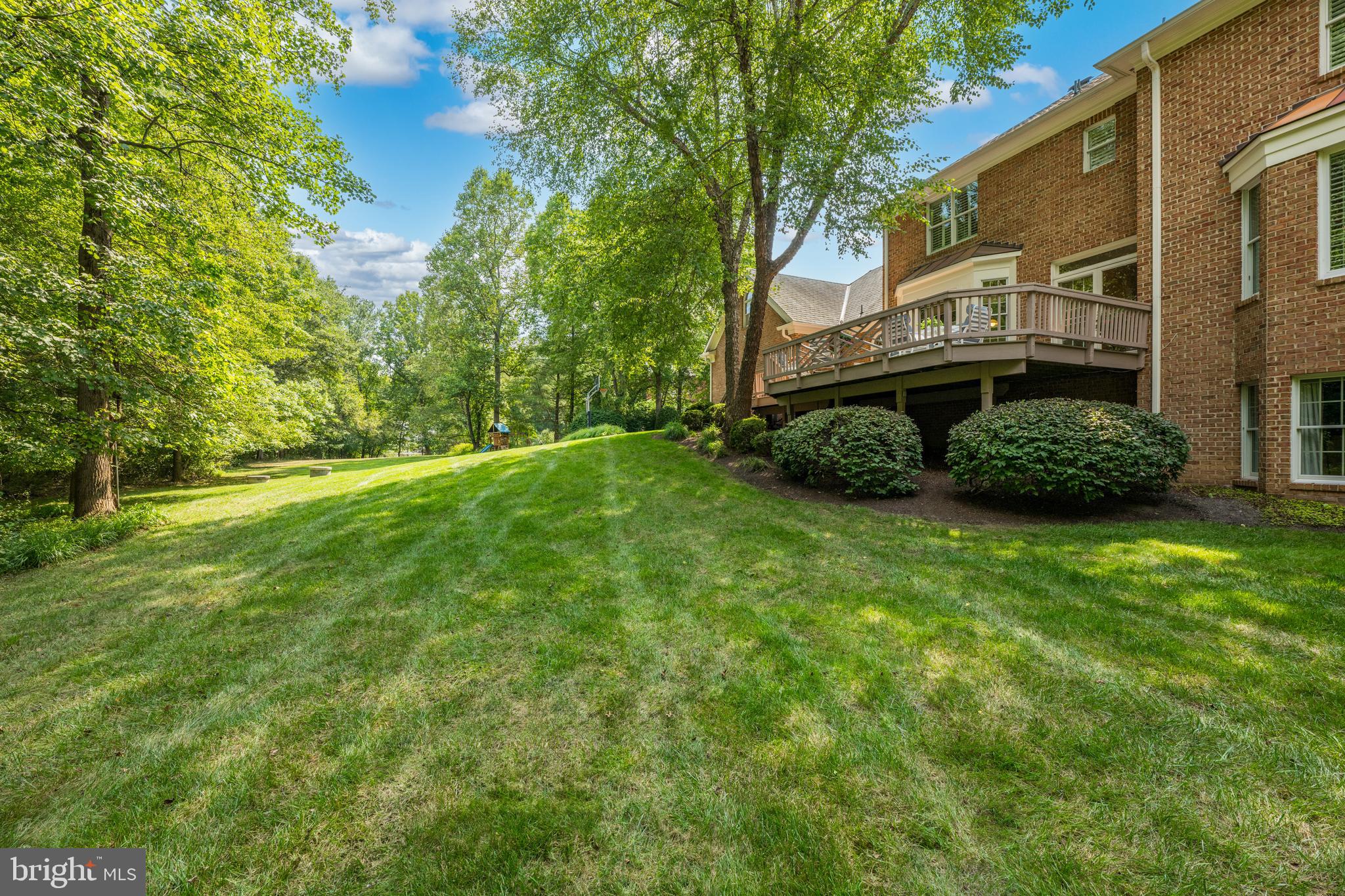 2089 HUNTERS CREST WAY