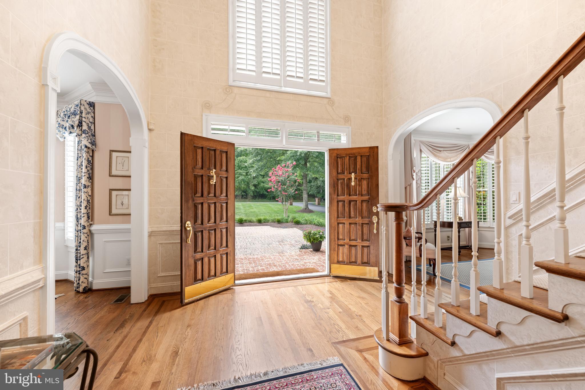 2089 HUNTERS CREST WAY