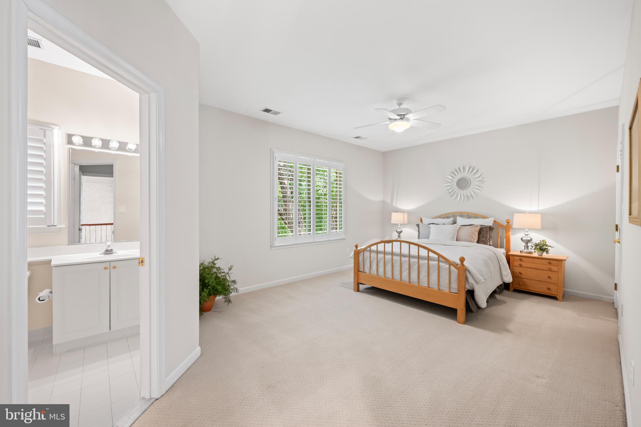 2089 HUNTERS CREST WAY