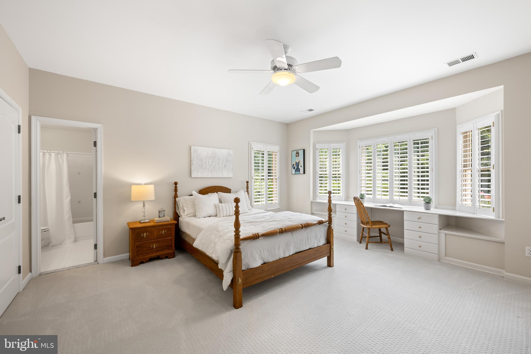 2089 HUNTERS CREST WAY