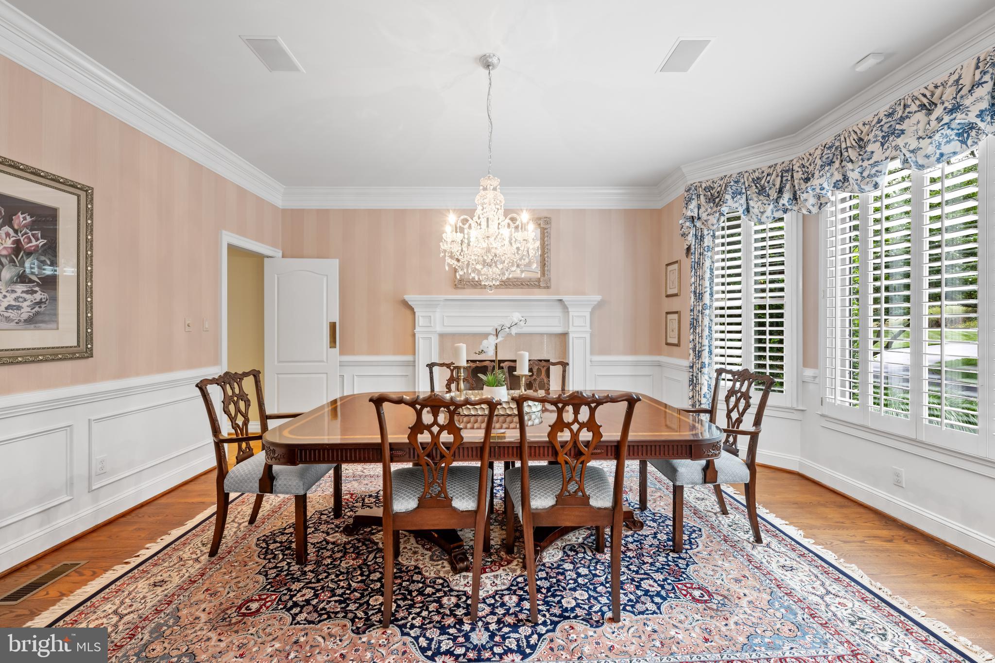 2089 HUNTERS CREST WAY