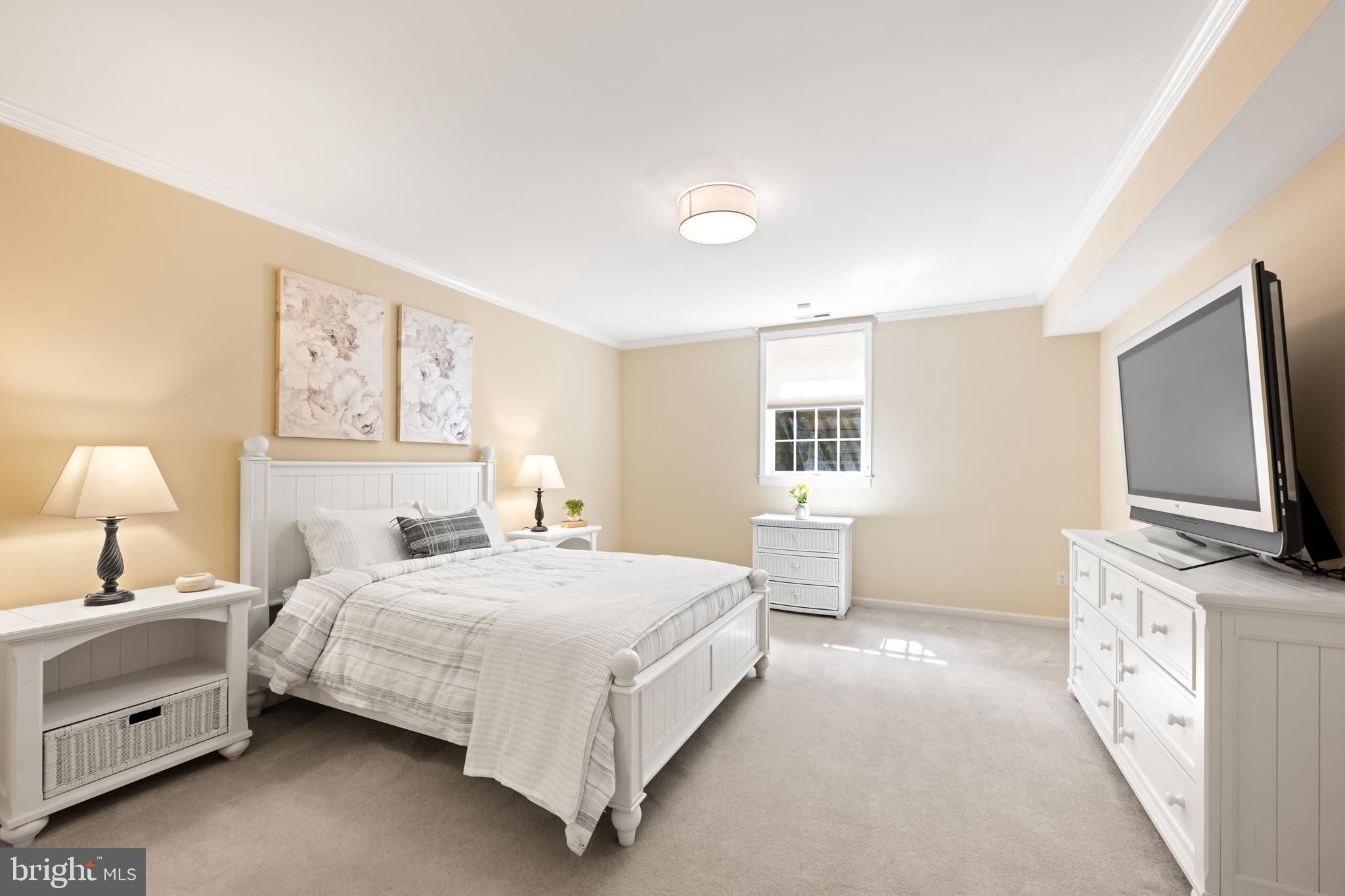 2089 HUNTERS CREST WAY