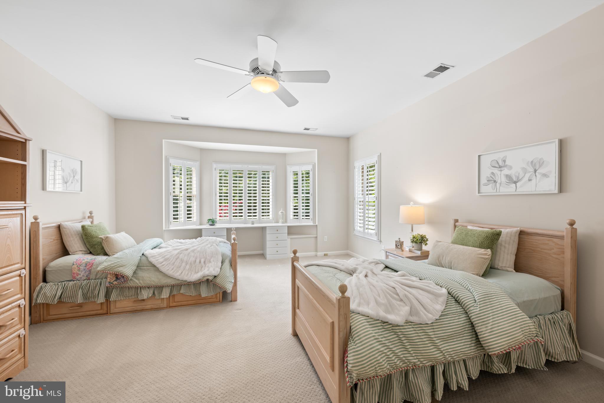 2089 HUNTERS CREST WAY