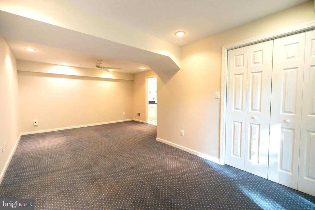 9752 HATMARK COURT