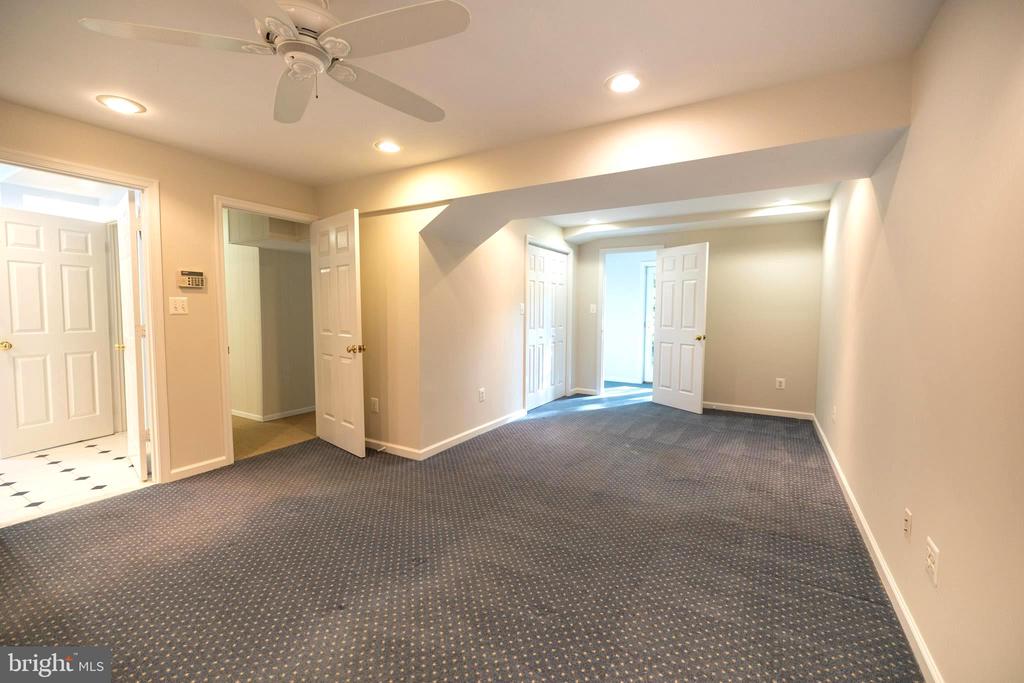 9752 HATMARK COURT