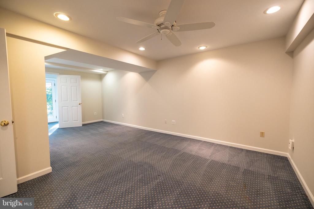 9752 HATMARK COURT