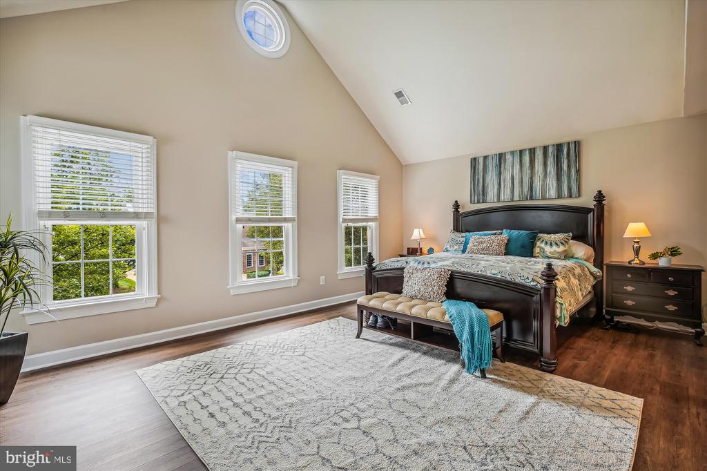 2576 HOLLY MANOR DRIVE