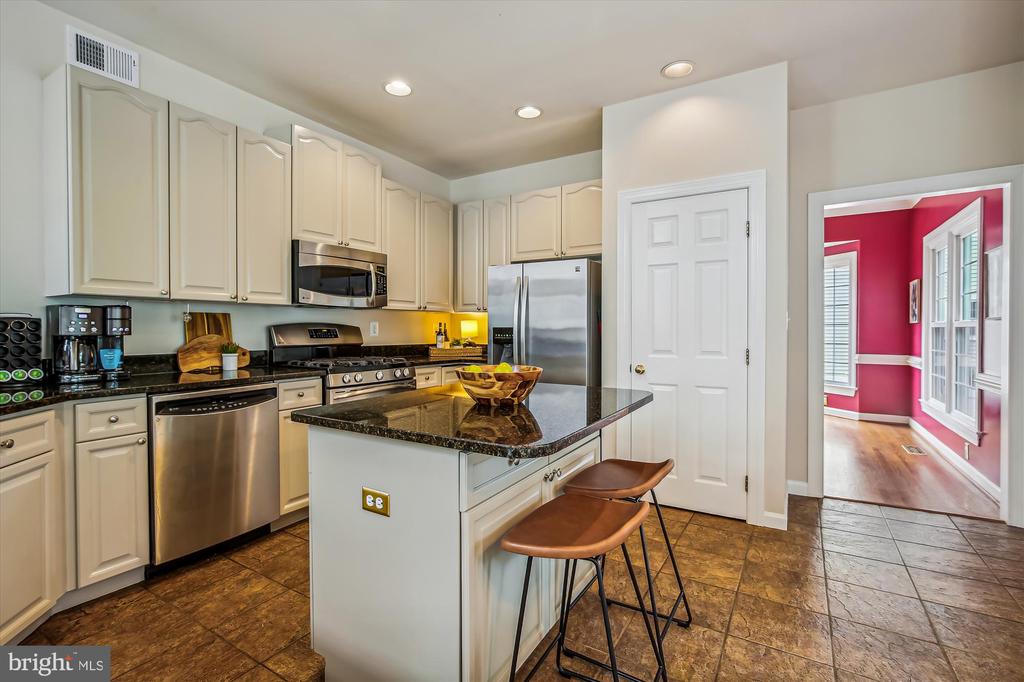 2576 HOLLY MANOR DRIVE