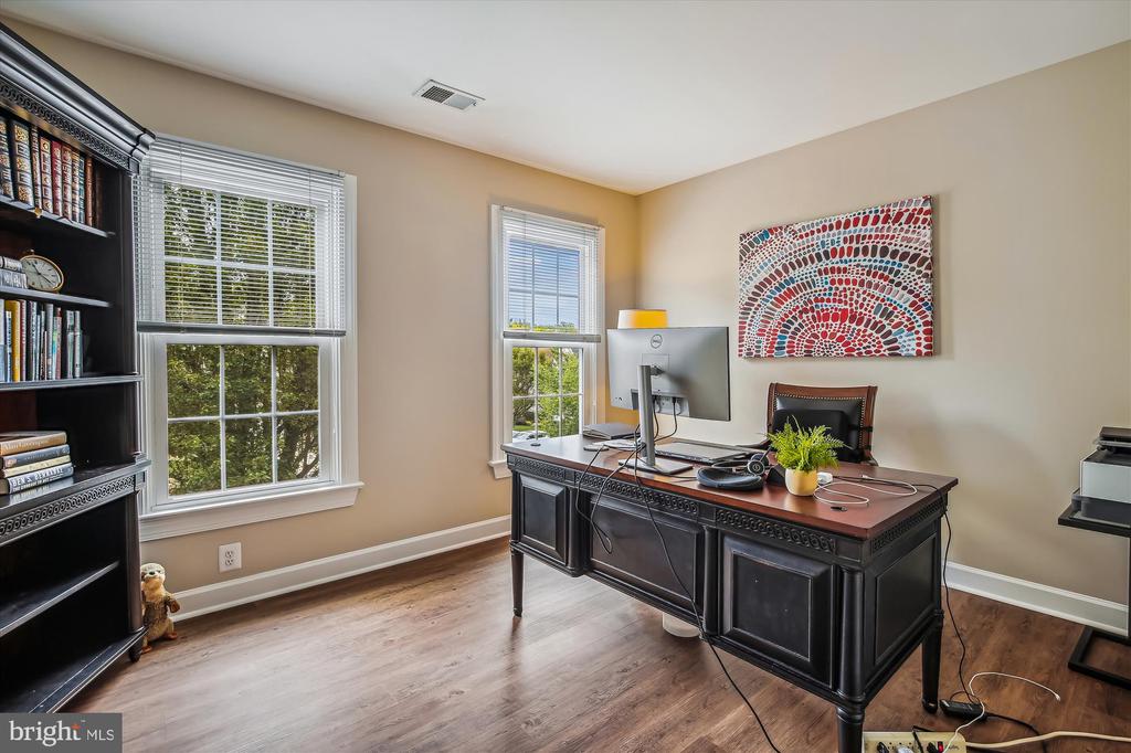 2576 HOLLY MANOR DRIVE