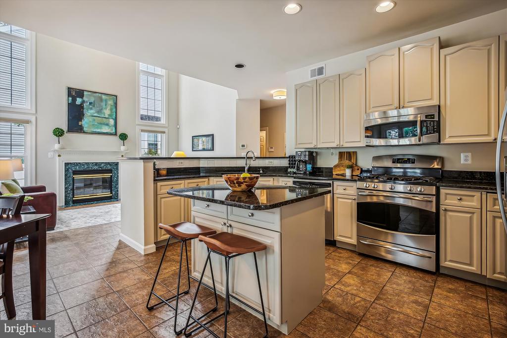 2576 HOLLY MANOR DRIVE