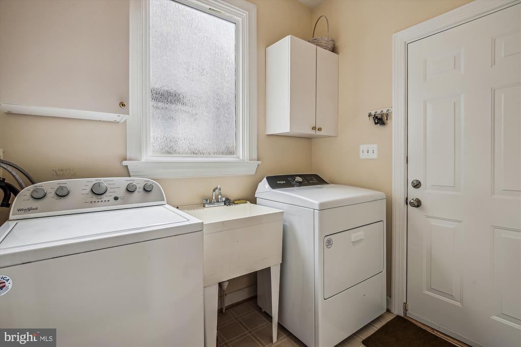 2576 HOLLY MANOR DRIVE