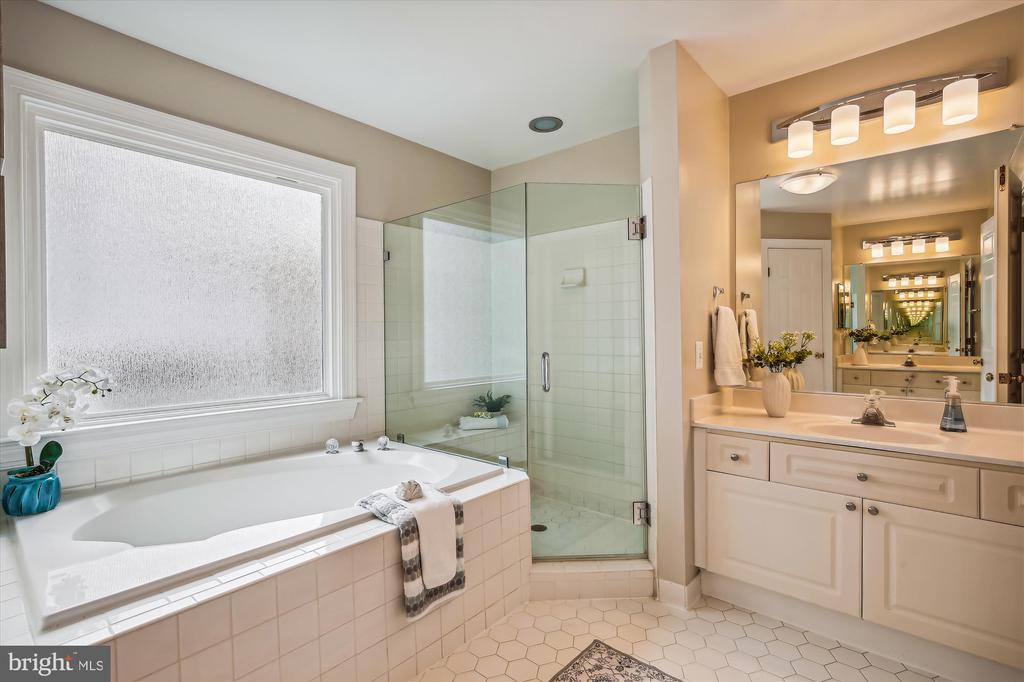 2576 HOLLY MANOR DRIVE