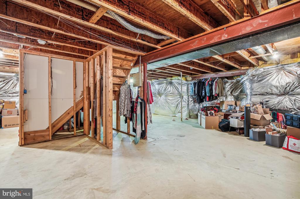2576 HOLLY MANOR DRIVE