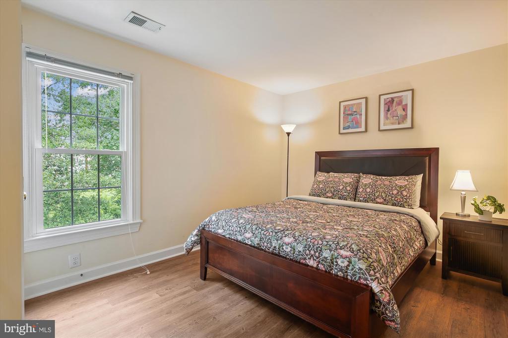 2576 HOLLY MANOR DRIVE