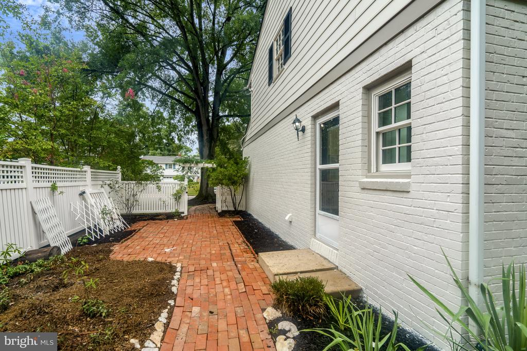 3117 WATERSIDE LANE