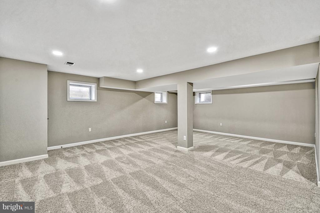 3117 WATERSIDE LANE