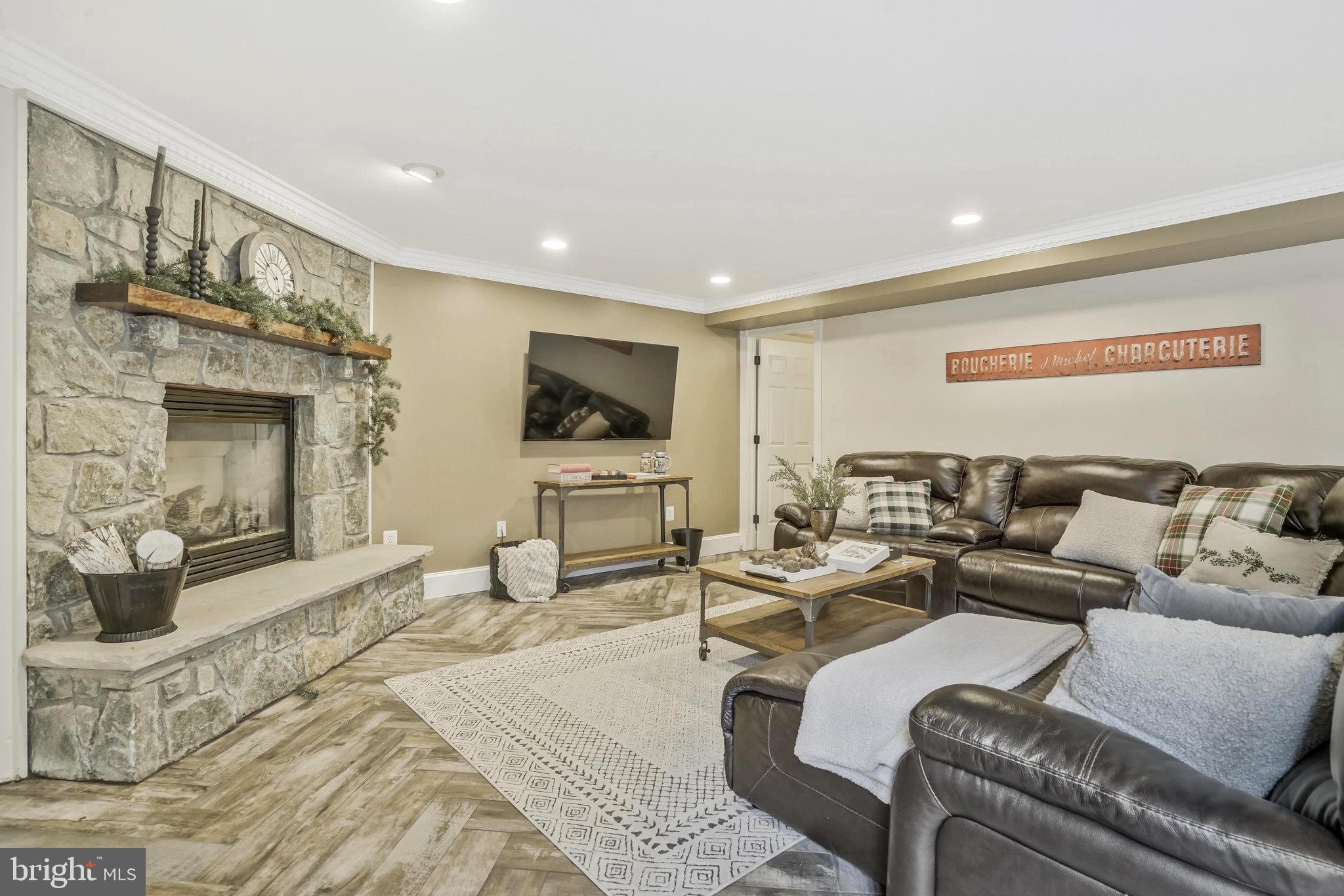 2504 SHERWOOD HALL LANE