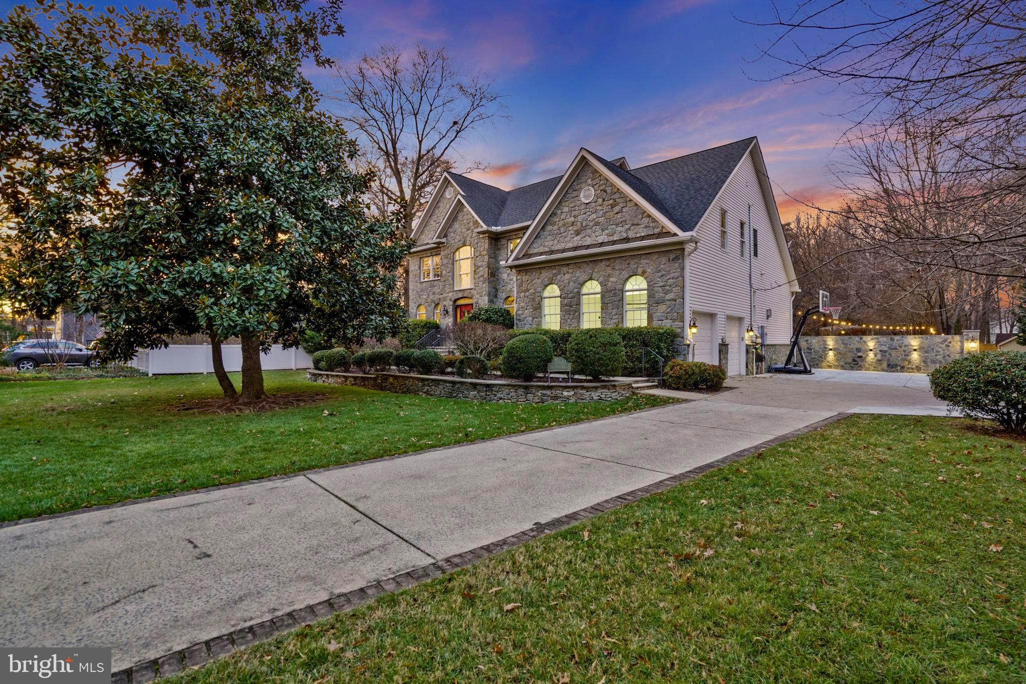 2504 SHERWOOD HALL LANE