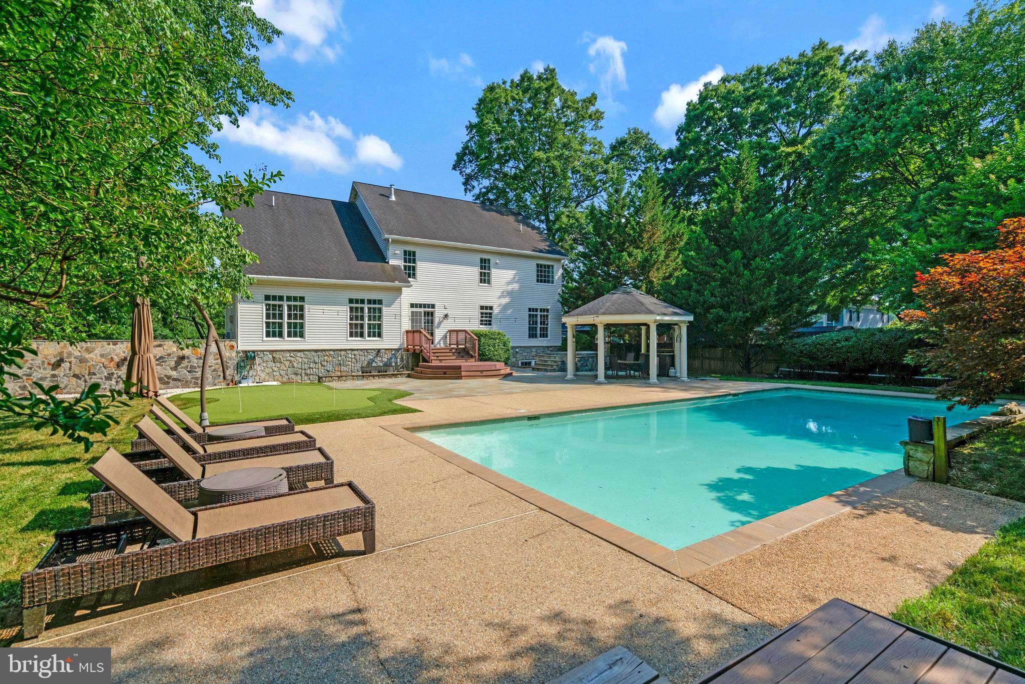 2504 SHERWOOD HALL LANE