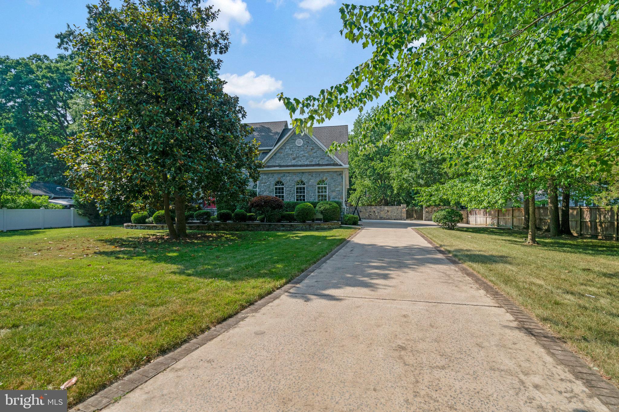 2504 SHERWOOD HALL LANE
