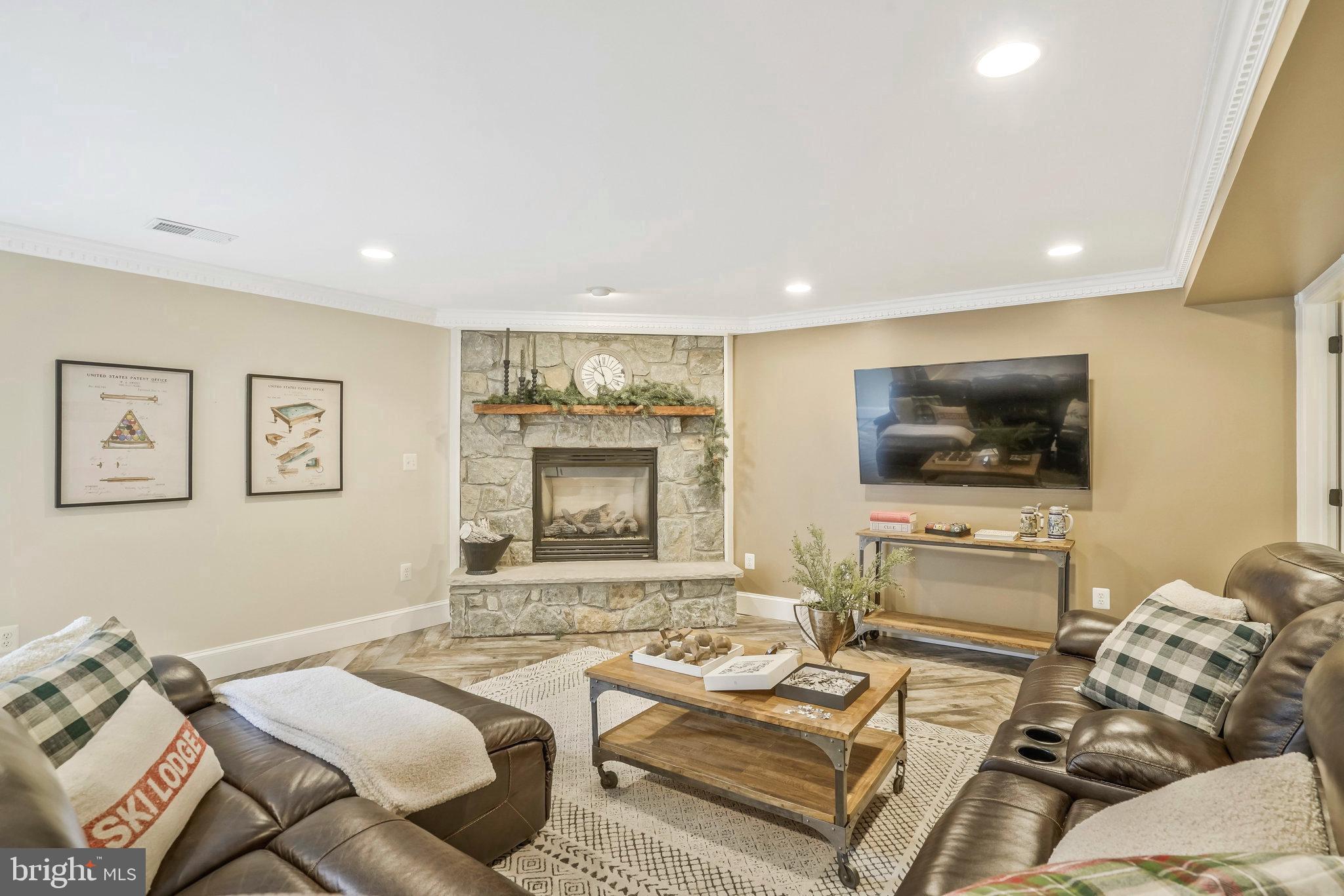 2504 SHERWOOD HALL LANE