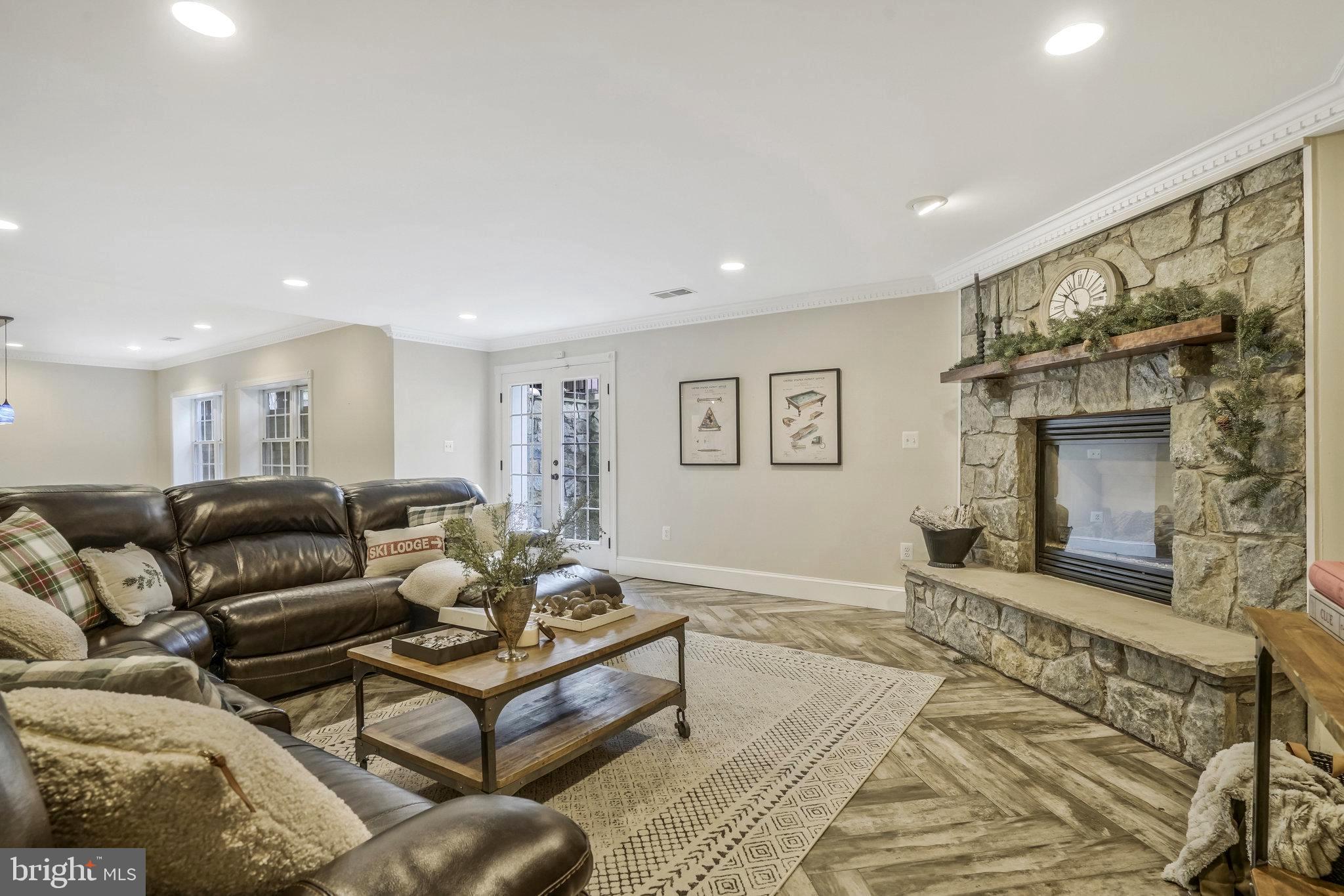 2504 SHERWOOD HALL LANE
