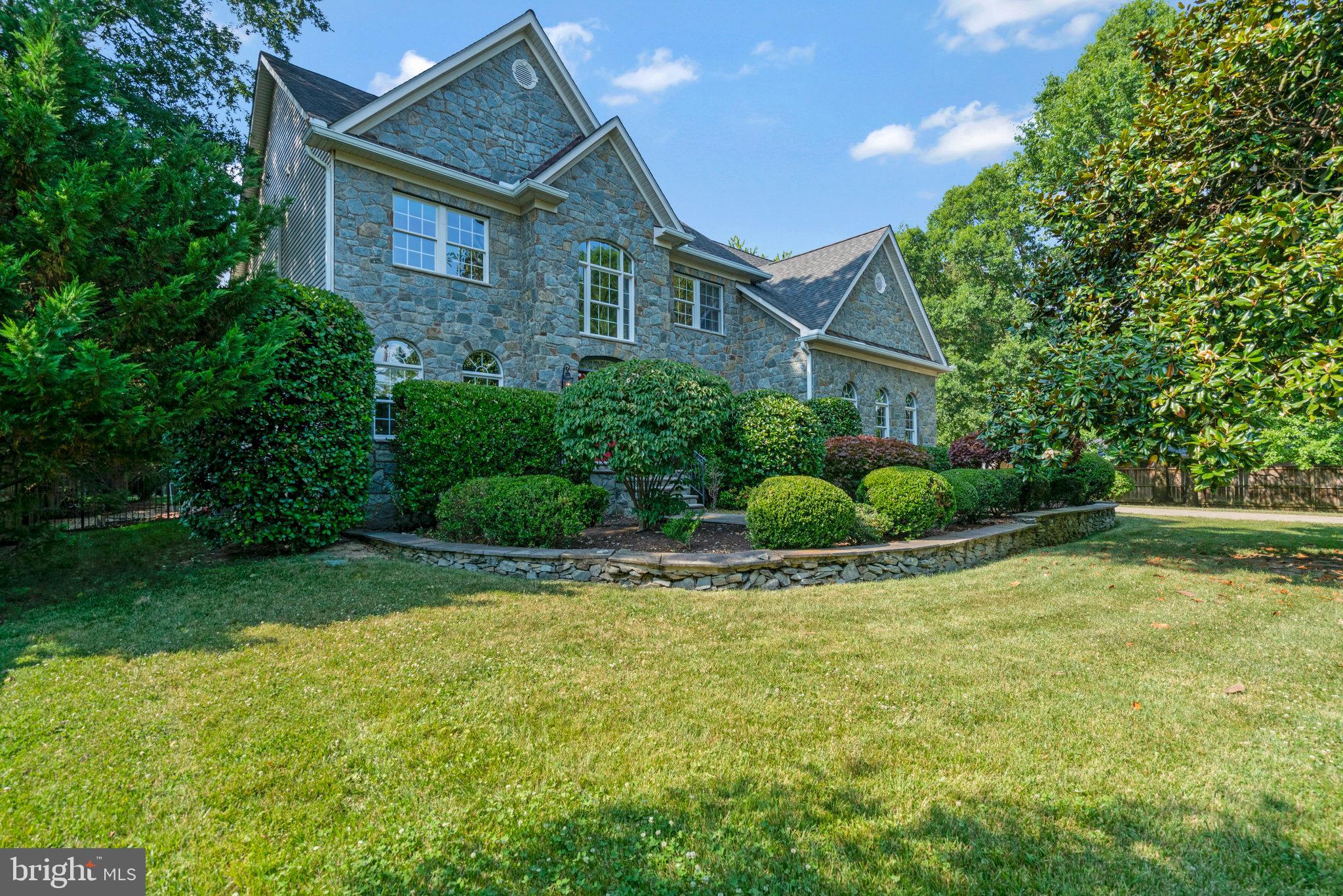 2504 SHERWOOD HALL LANE