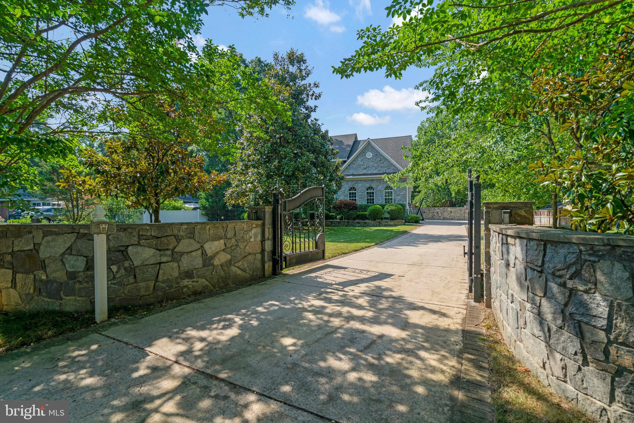 2504 SHERWOOD HALL LANE