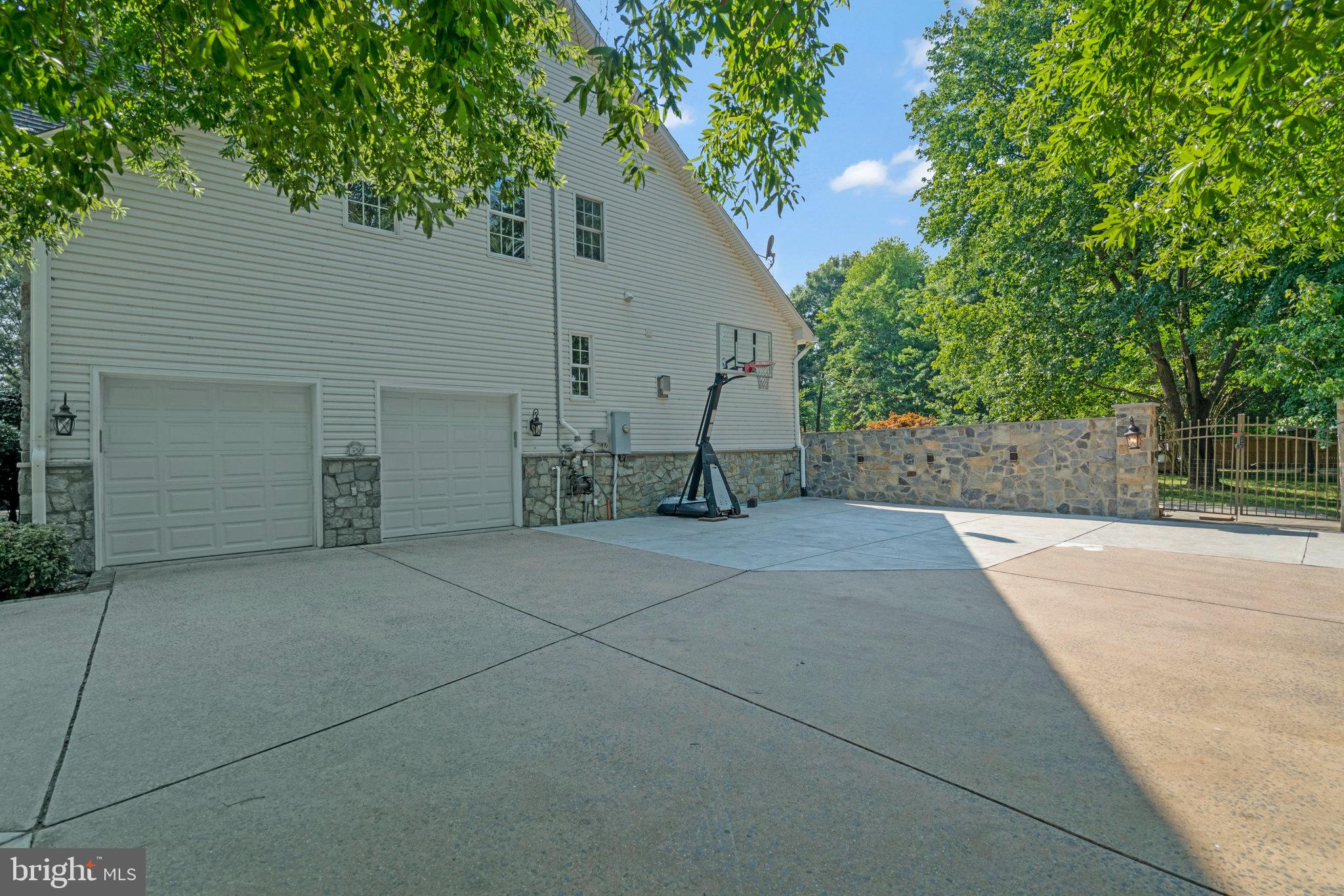 2504 SHERWOOD HALL LANE