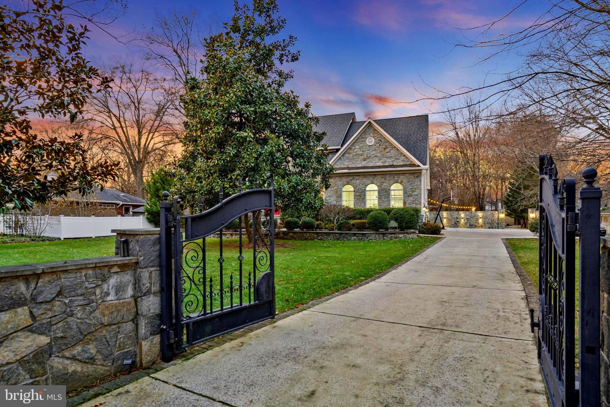 2504 SHERWOOD HALL LANE