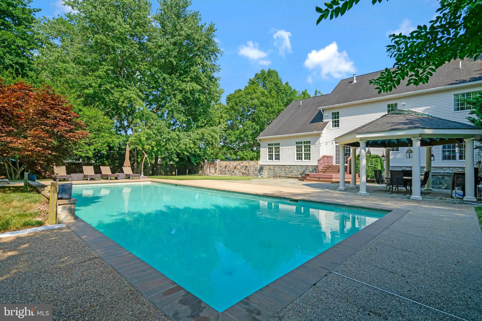 2504 SHERWOOD HALL LANE