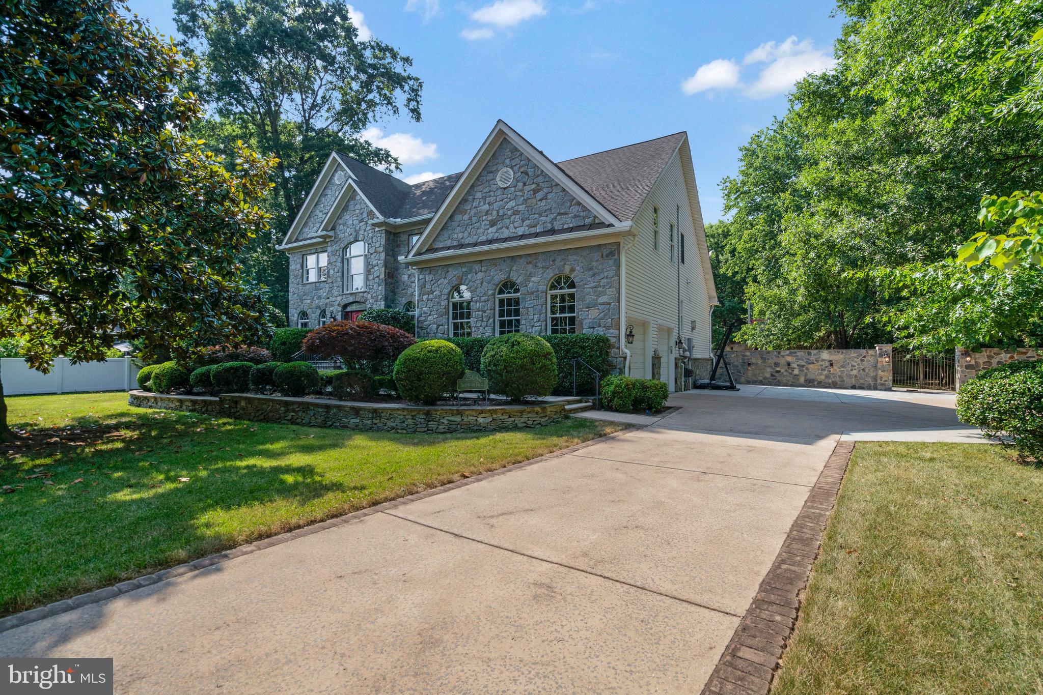 2504 SHERWOOD HALL LANE