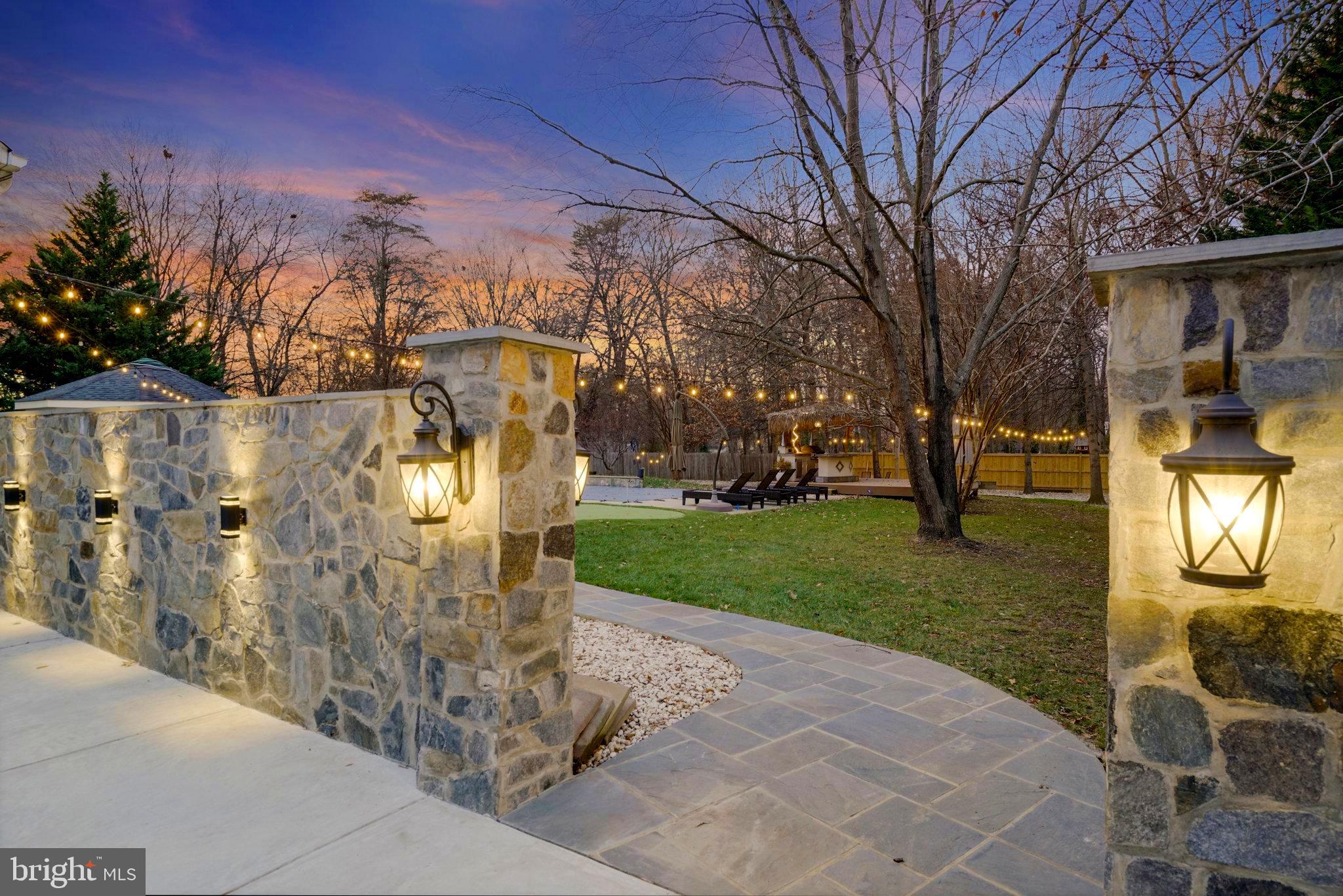 2504 SHERWOOD HALL LANE