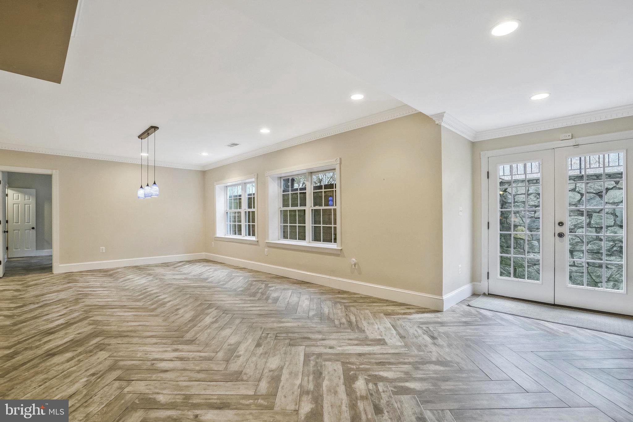 2504 SHERWOOD HALL LANE