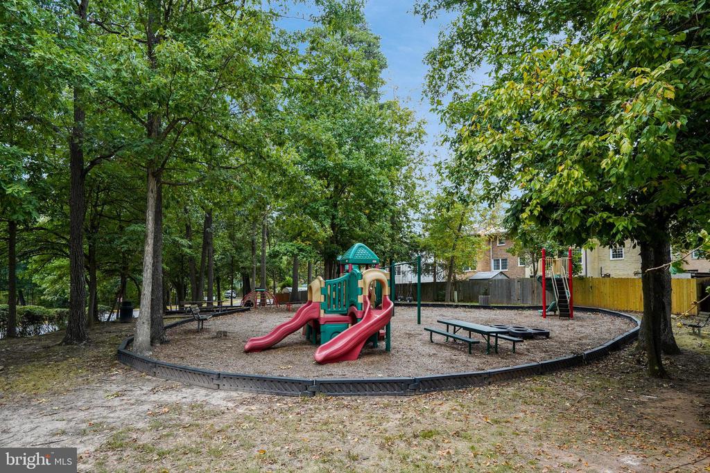 14834 HOXTON SQUARE