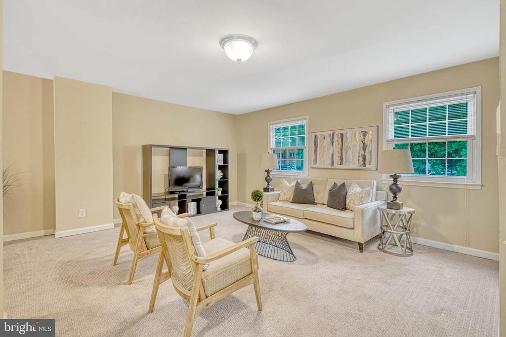 14834 HOXTON SQUARE