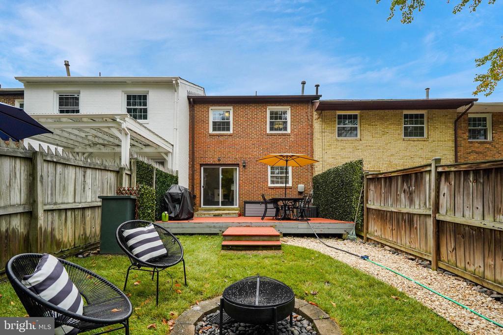 14834 HOXTON SQUARE