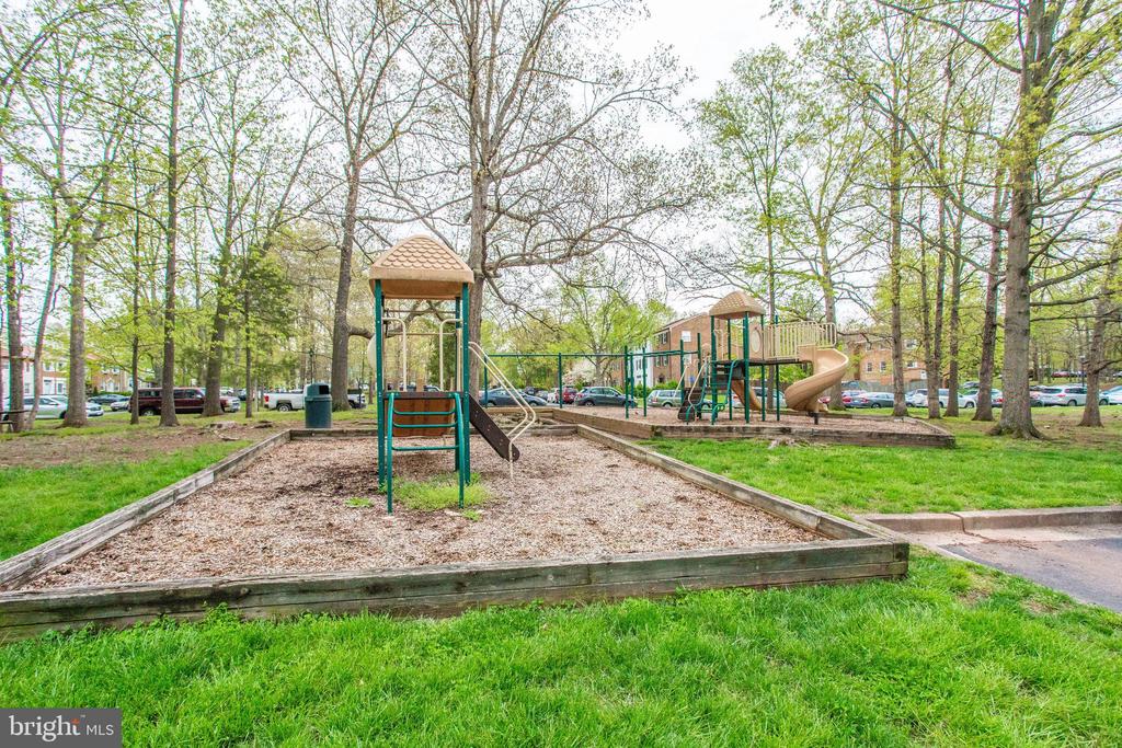 14834 HOXTON SQUARE