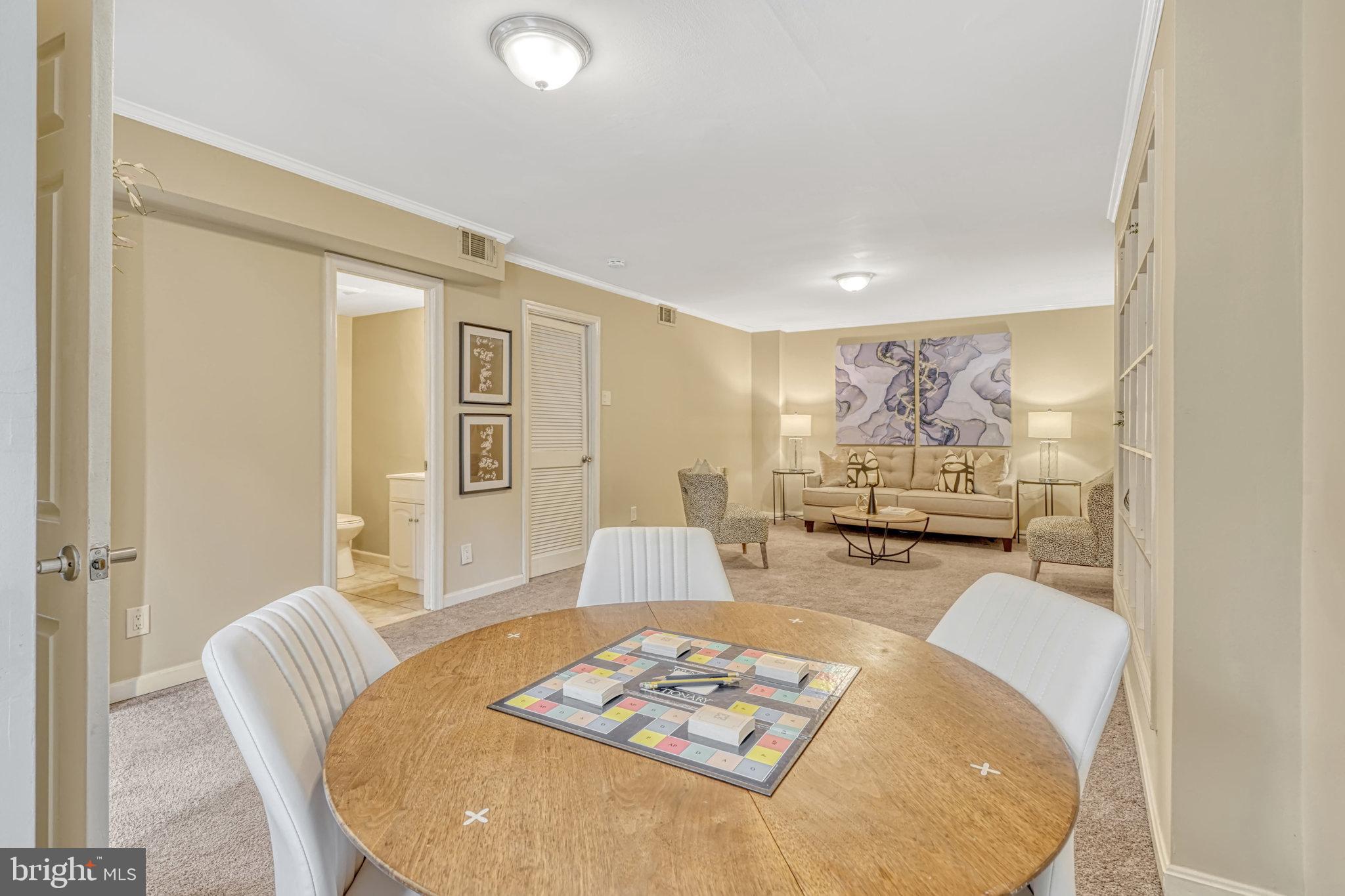 14834 HOXTON SQUARE