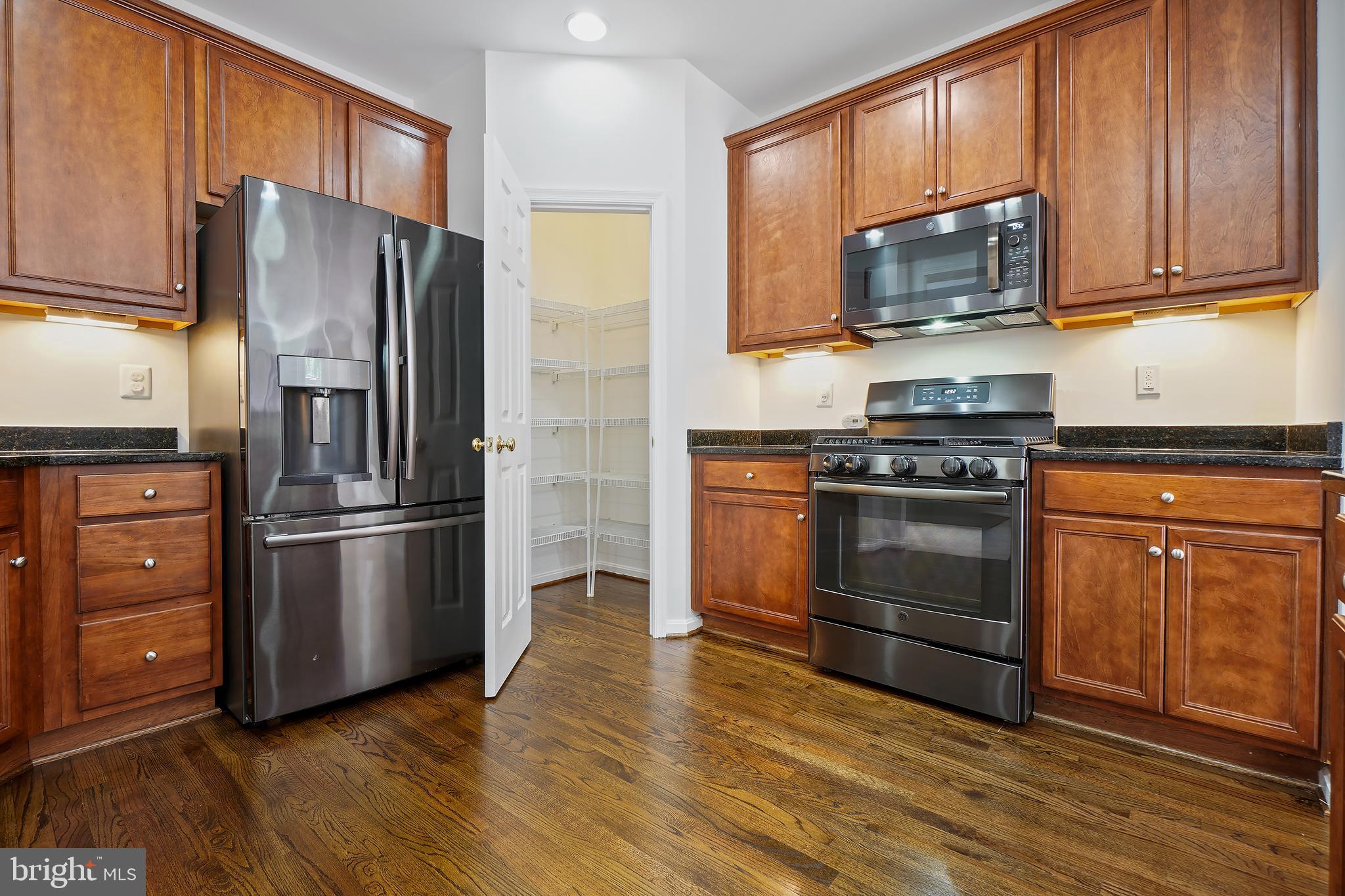 8576 WYNGATE MANOR COURT