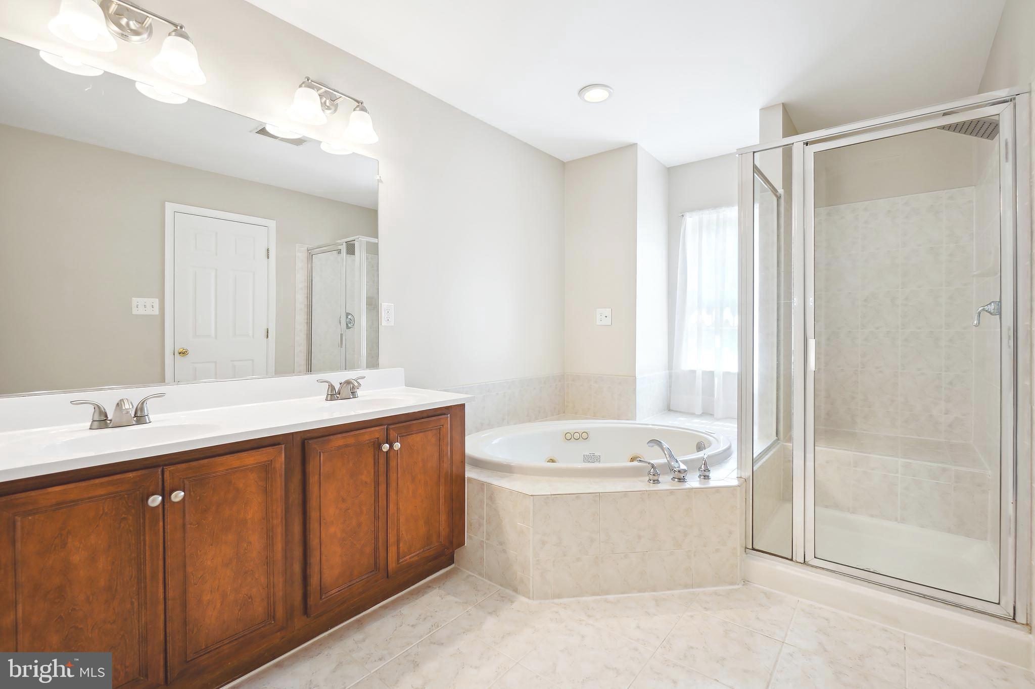 8576 WYNGATE MANOR COURT