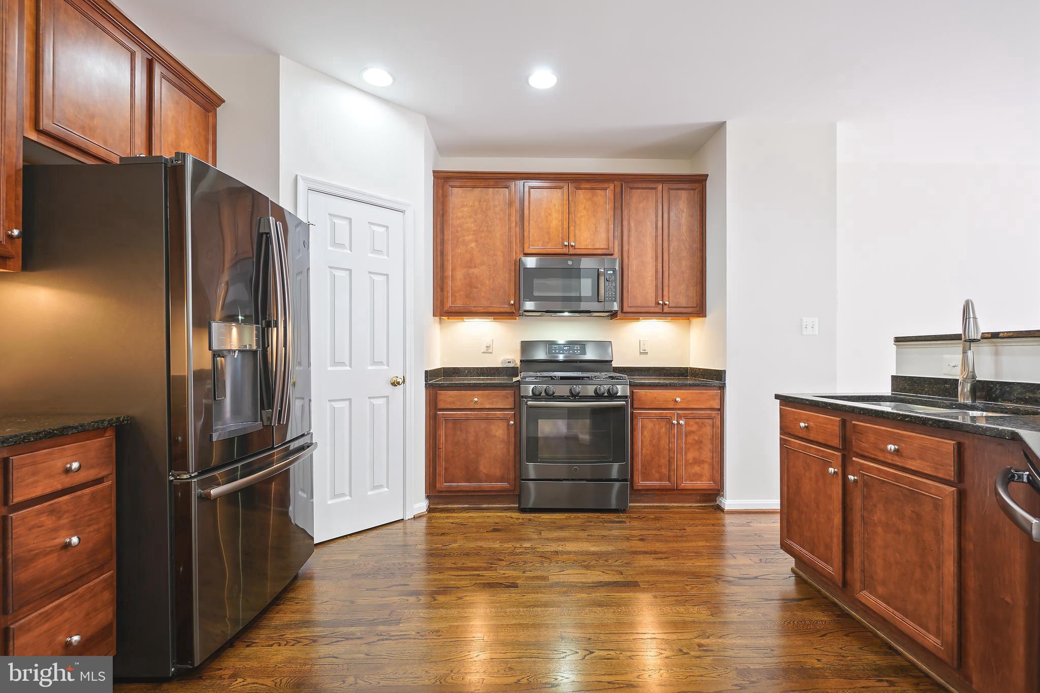 8576 WYNGATE MANOR COURT