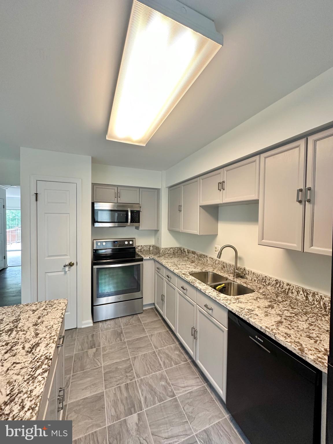 6165 CASTLETOWN WAY