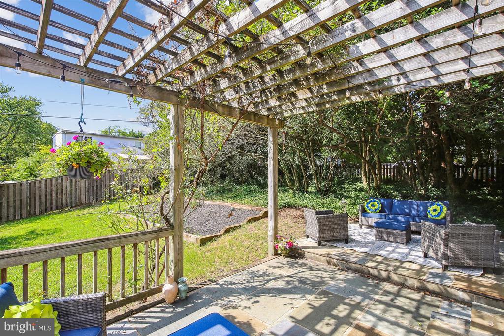 2824 SUMMERFIELD ROAD